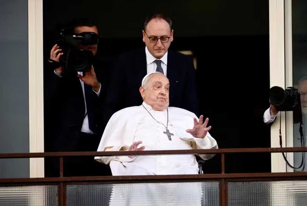 Le Pape François de retour au Vatican après cinq semaines à l&rsquo;hôpital