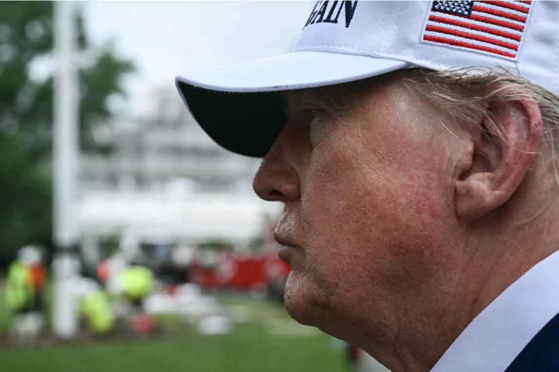 « Peut-être, peut-être pas » : Donald Trump laisse planer le doute sur une intervention en Iran