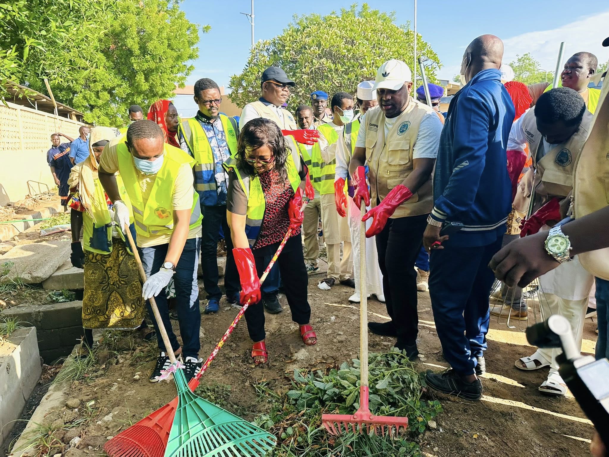 Opération de salubrité dans les hôpitaux : la mairie de N&rsquo;Djamena renforce son engagement pour un environnement sain