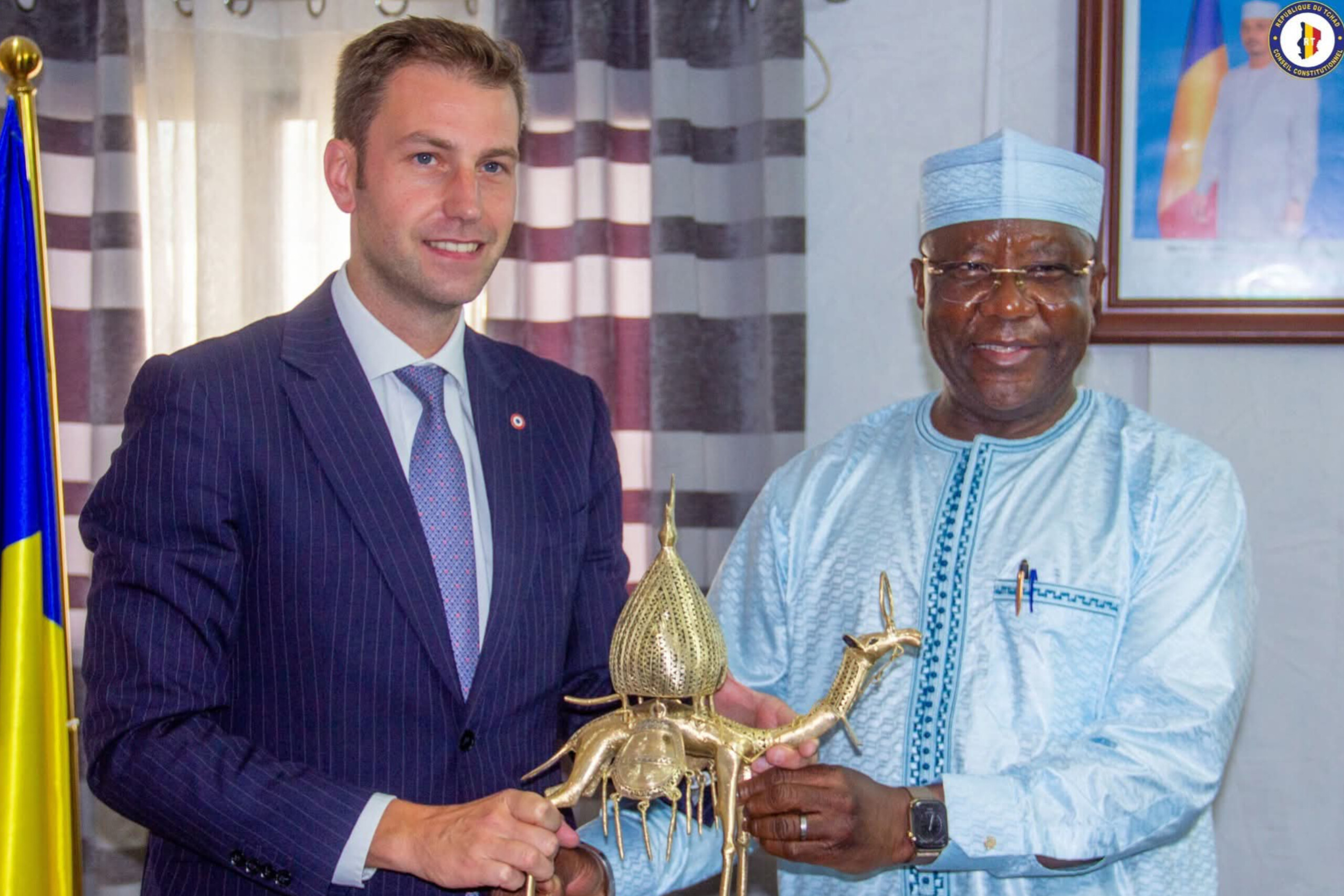 Le président du groupe d&rsquo;amitié France -Tchad, Charles Sitzenstuhl reçu par le Me Jean-Bernard Padaré