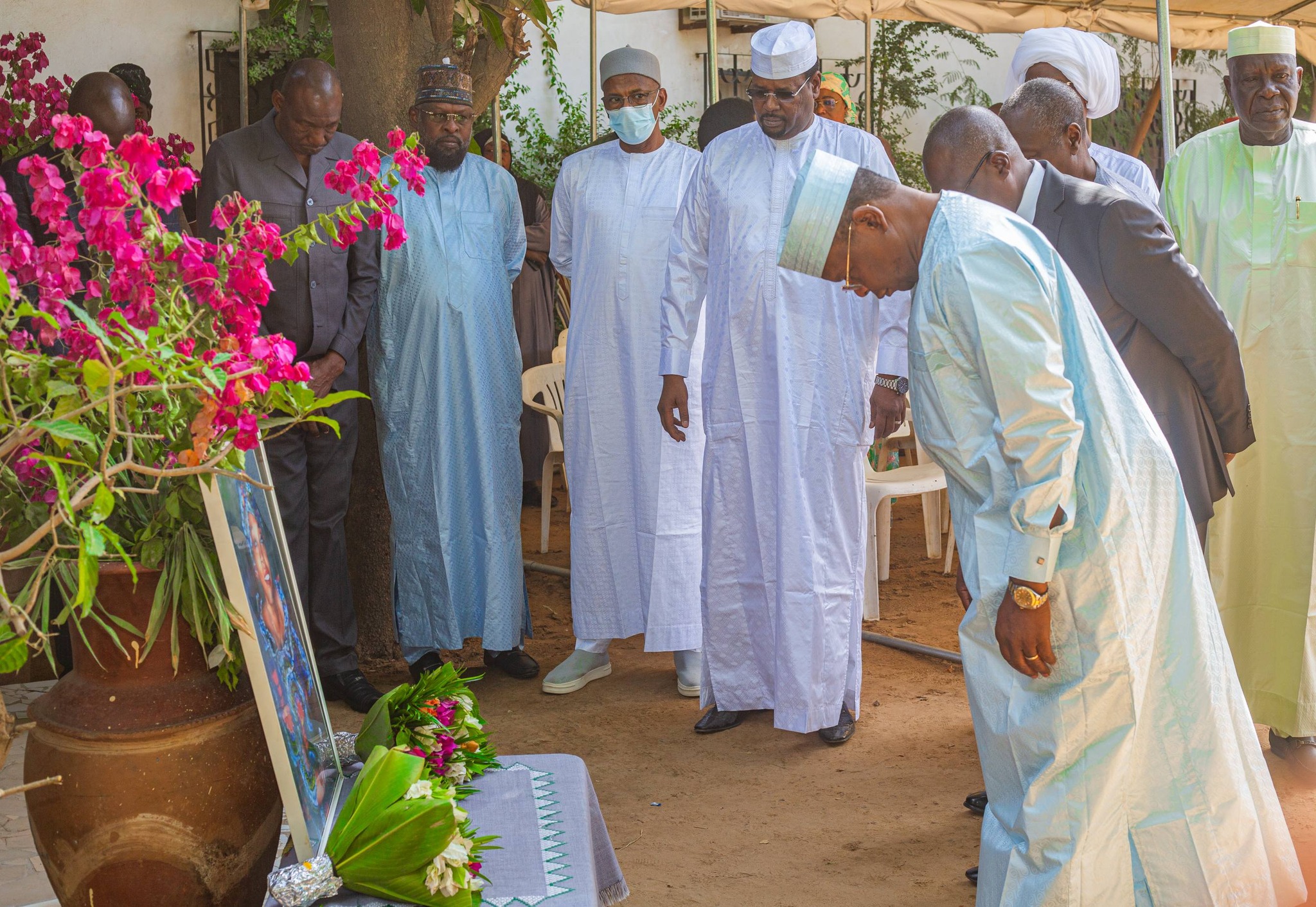 Le Premier ministre rend hommage à l’ancienne ministre Madeleine Alingué