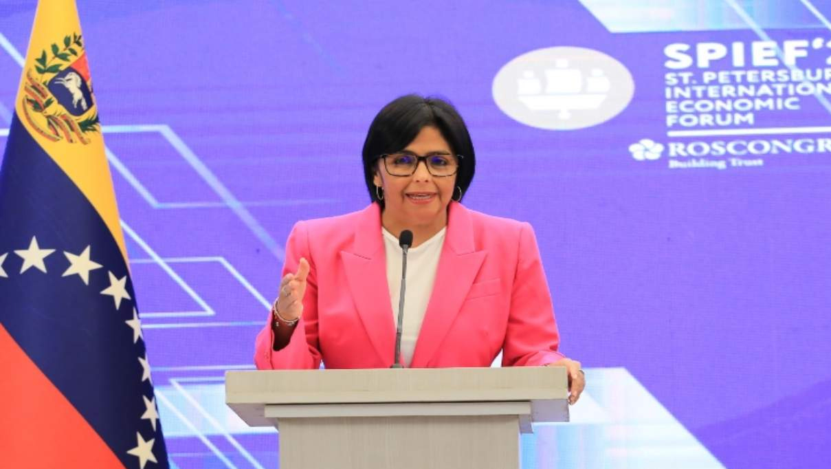 Venezuela : la vice-présidente Delcy Rodríguez prend les commandes après l’arrestation de Nicolás Maduro