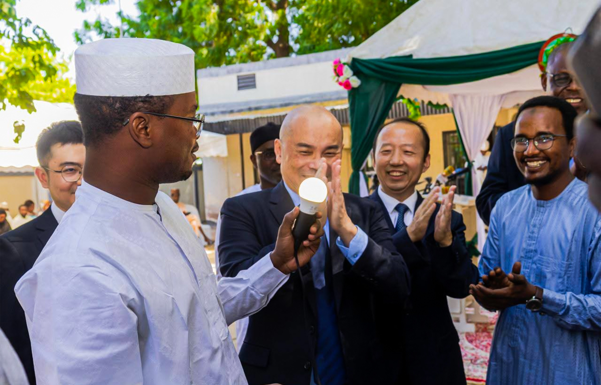 Coopération Tchad-Chine : 4 300 kits solaires offerts au Tchad et lancement du projet « Ceinture solaire d’Afrique »